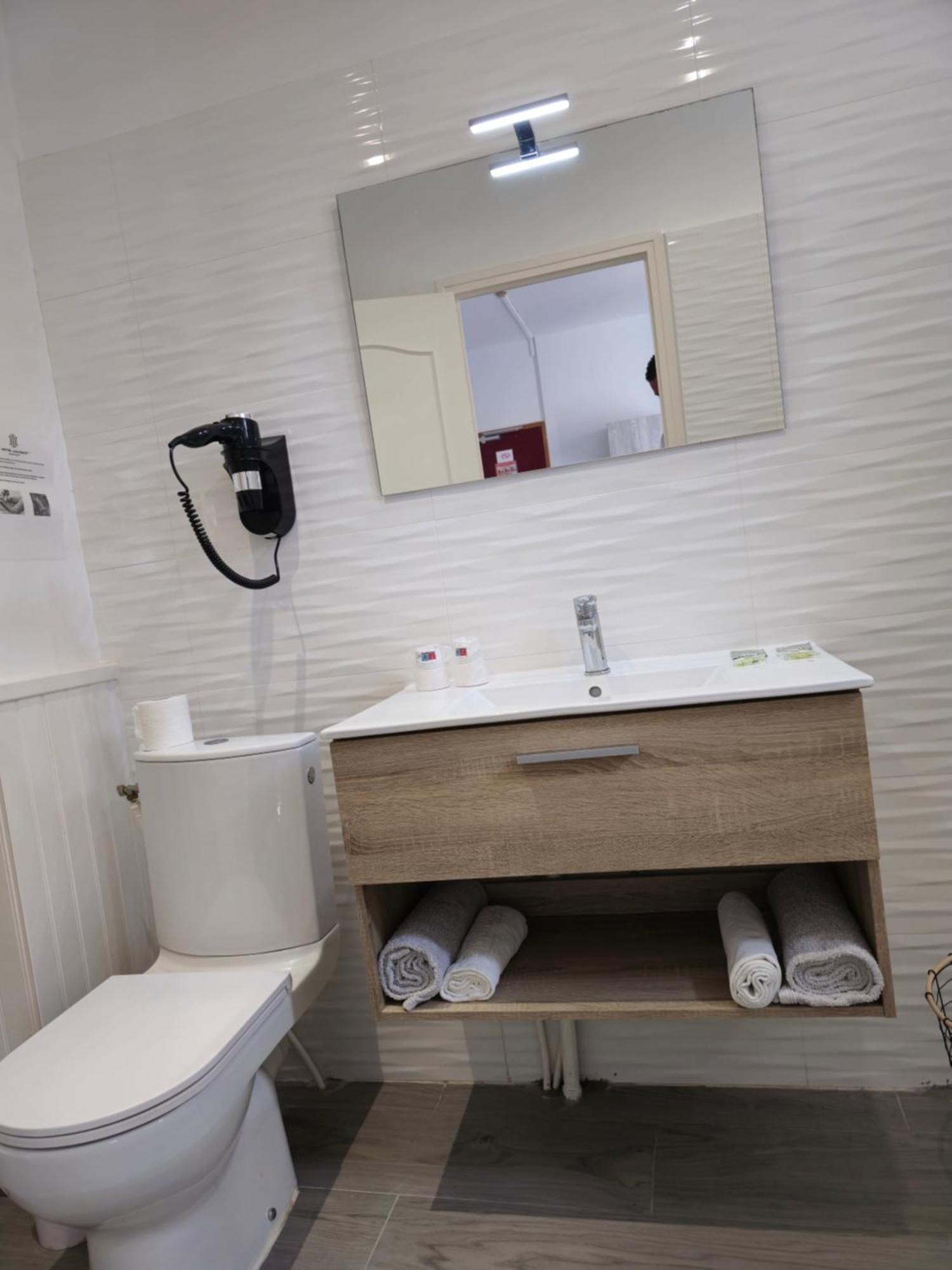 Hotel L'Alsace-Gare Sncf 纳博讷 外观 照片