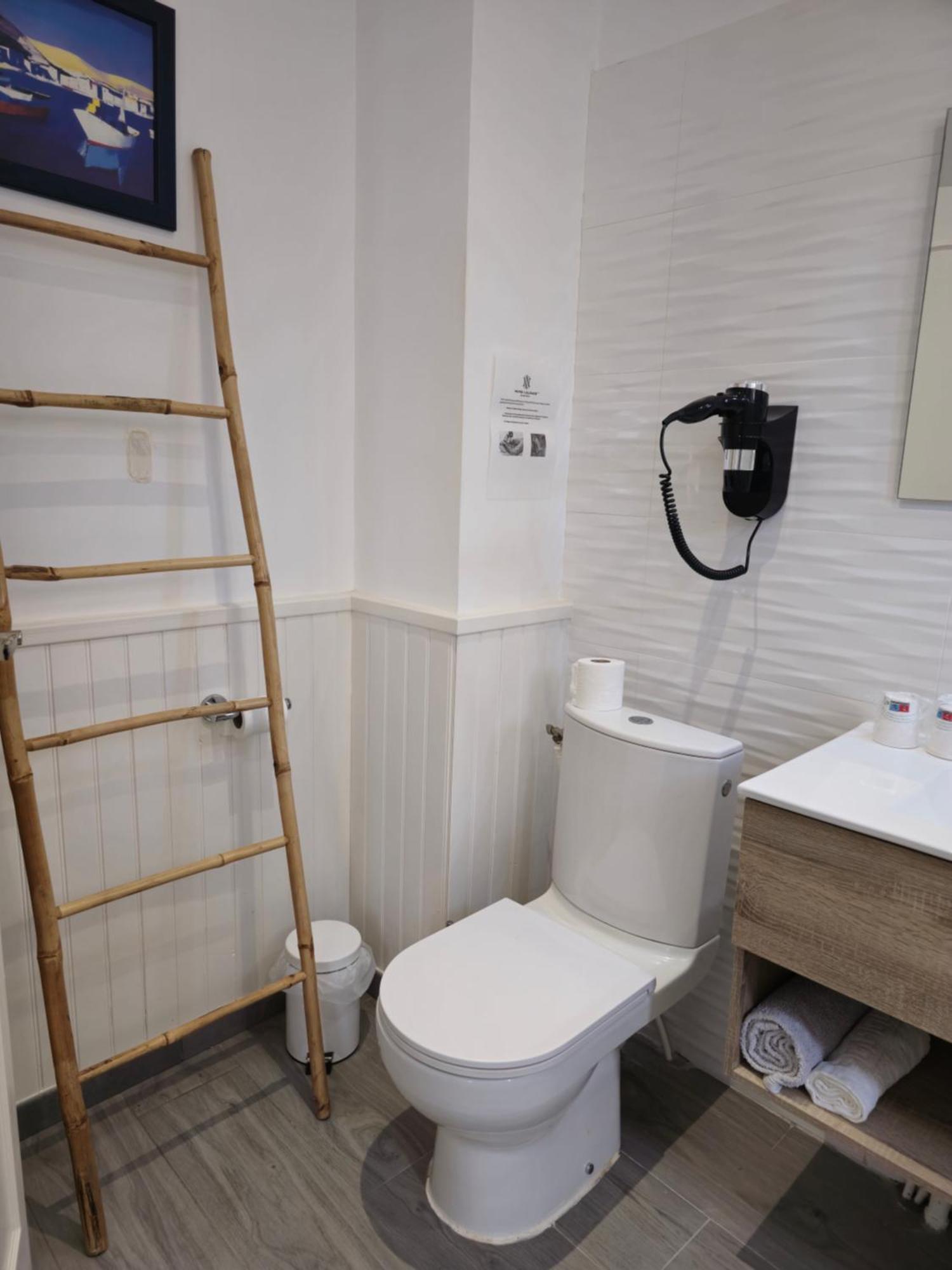 Hotel L'Alsace-Gare Sncf 纳博讷 外观 照片