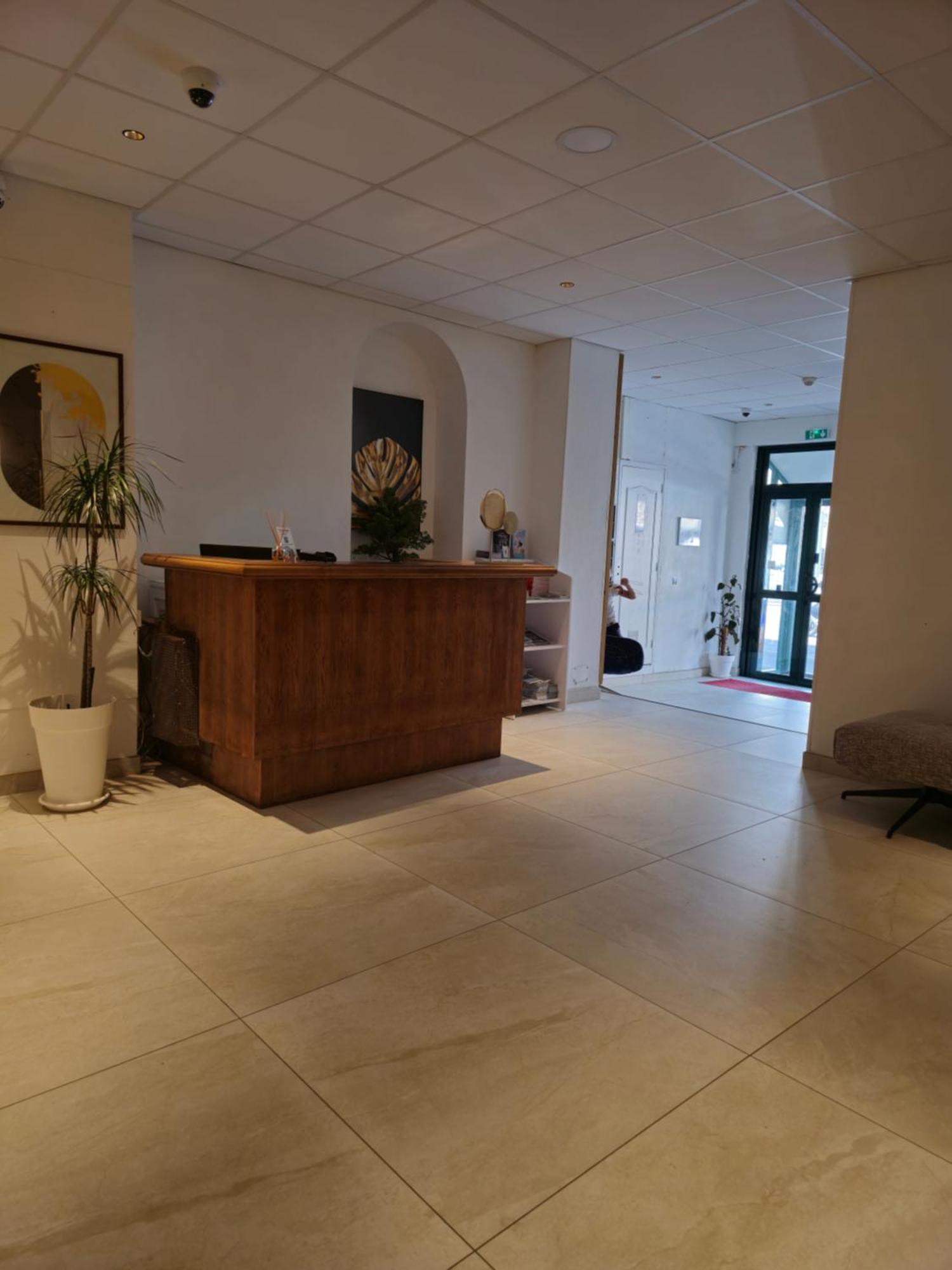 Hotel L'Alsace-Gare Sncf 纳博讷 外观 照片